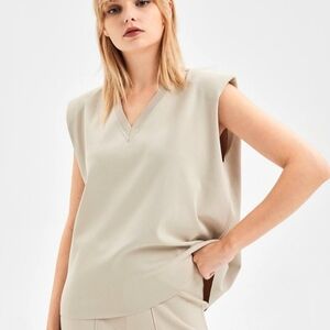 🆕 Lattelier Padded Shoulder V-Neck Tank Top in Ivory Sz. S